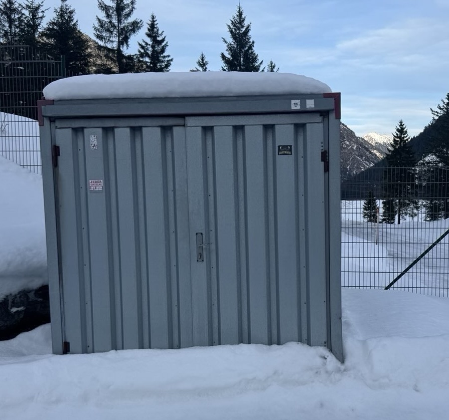KOVOBEL Lagercontainer im Schnee
